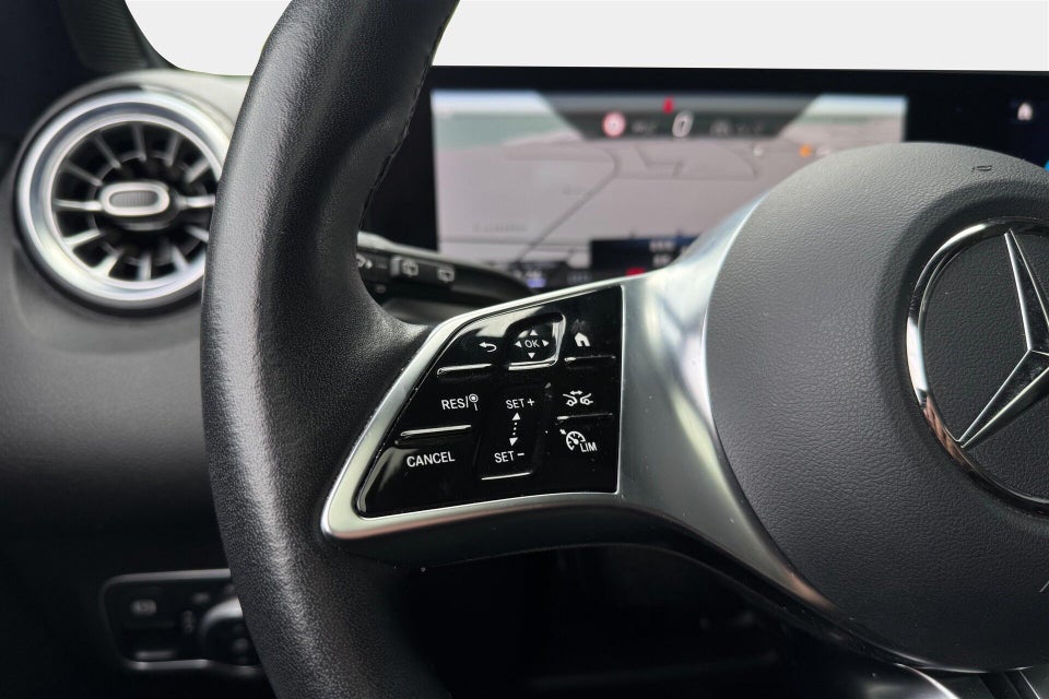 Mercedes EQB300 Progressive 4Matic 7prs 5d