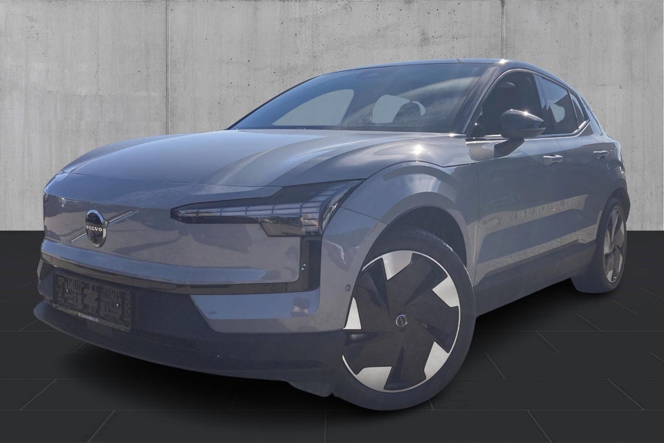 Volvo EX30 Twin Performance Plus 5d