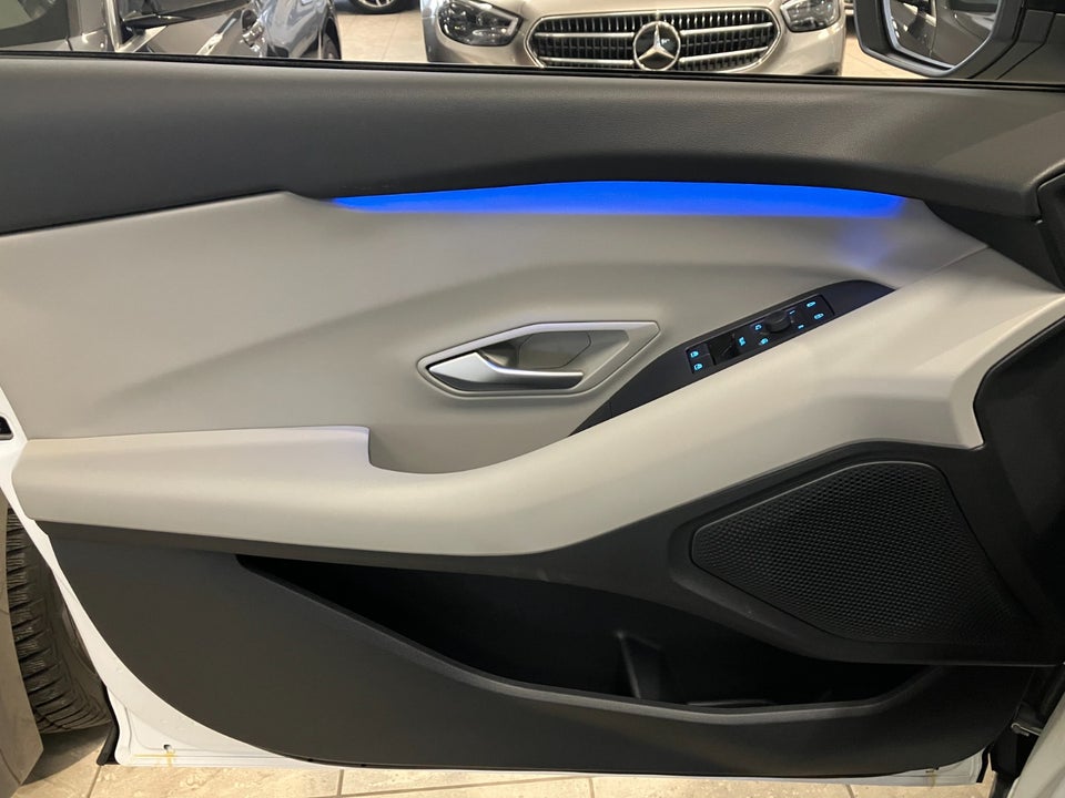 Ford Explorer 77 Premium Extended Range 5d