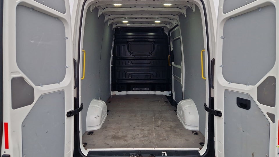 VW Crafter 35 2,0 TDi 177 Kassevogn L3H2 aut.