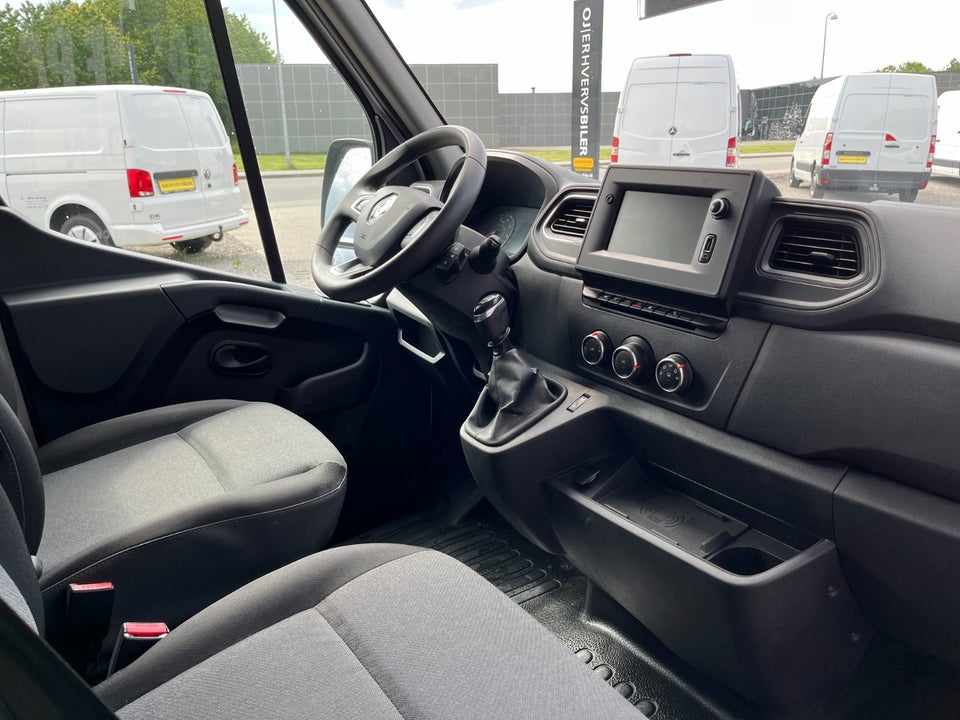 Renault Master IV T33 2,3 dCi 150 L2H2 Kassevogn