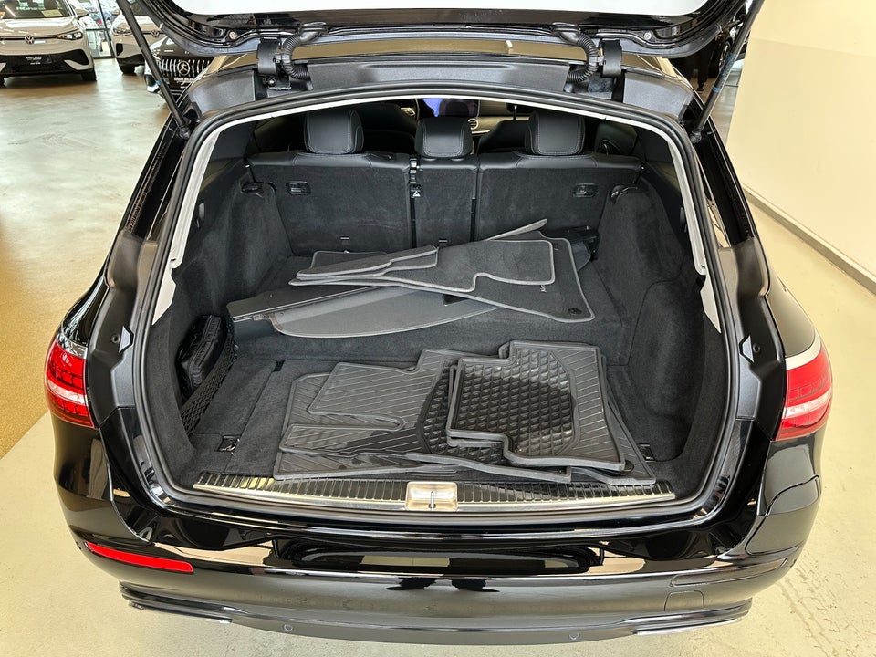 Mercedes E300 de 2,0 stc. aut. 4Matic 5d