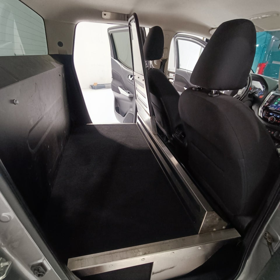 Nissan Navara 2,3 dCi 190 Db.Kab Tekna aut. 4d