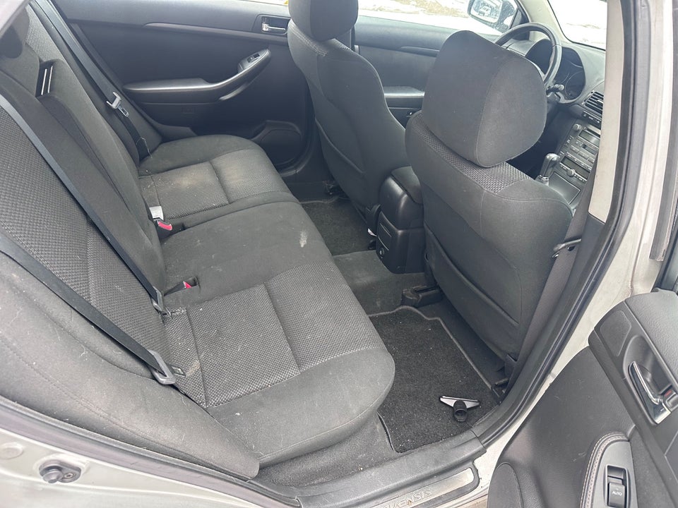 Toyota Avensis 2,0 Sol 5d