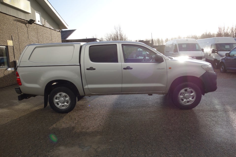 Toyota HiLux 2,5 D-4D 144 Db.Kab 4x4 T2 4d