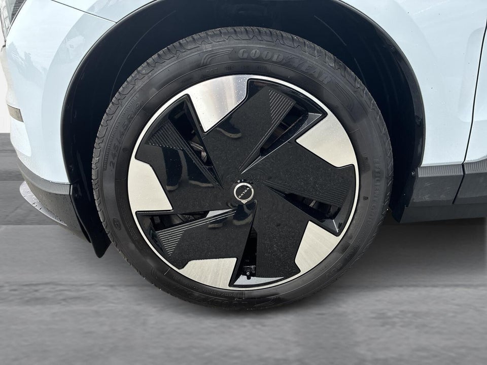 Volvo EX30 Extended Range Plus 5d