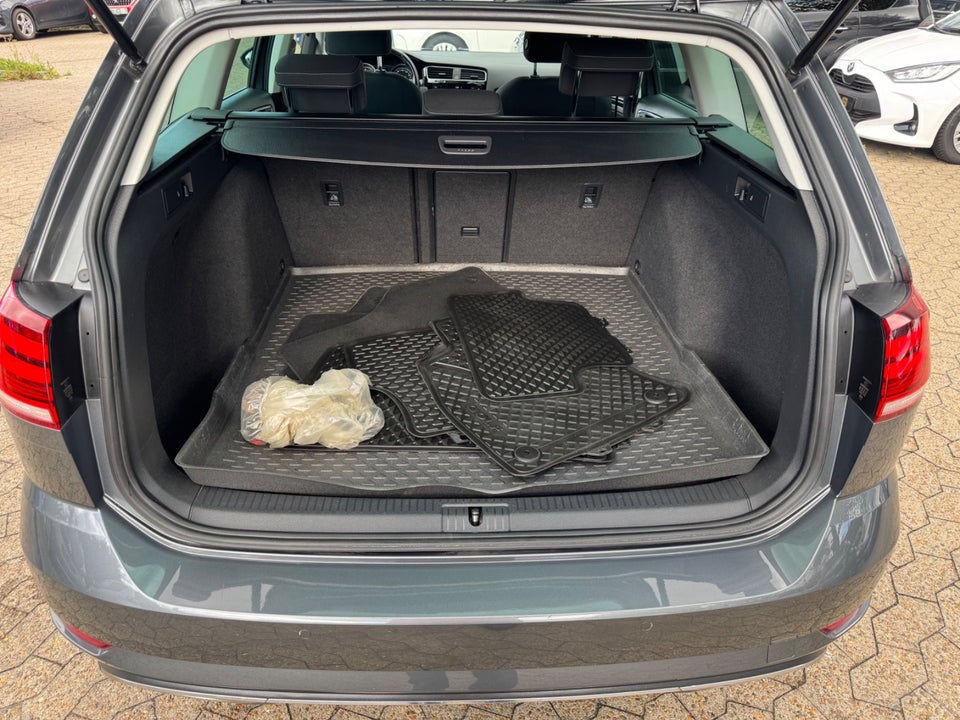VW Golf VII 1,5 TSi 150 Highline Variant DSG 5d