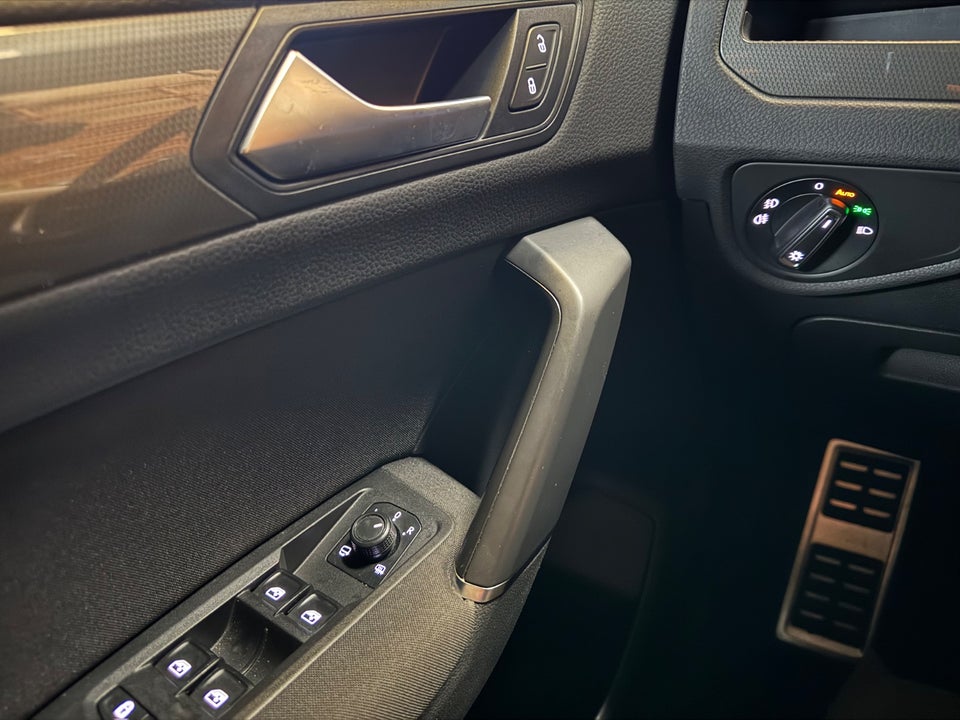 VW Touran 1,6 TDi 115 IQ.Drive DSG 7prs 5d