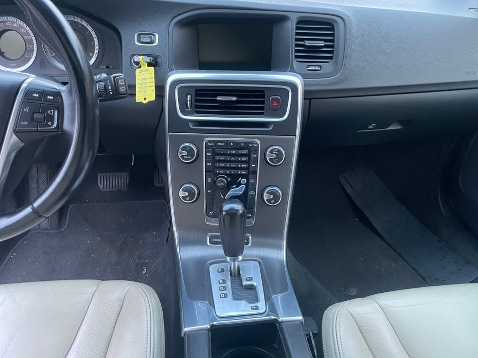 Volvo V60 3,0 T6 Summum aut. AWD 5d