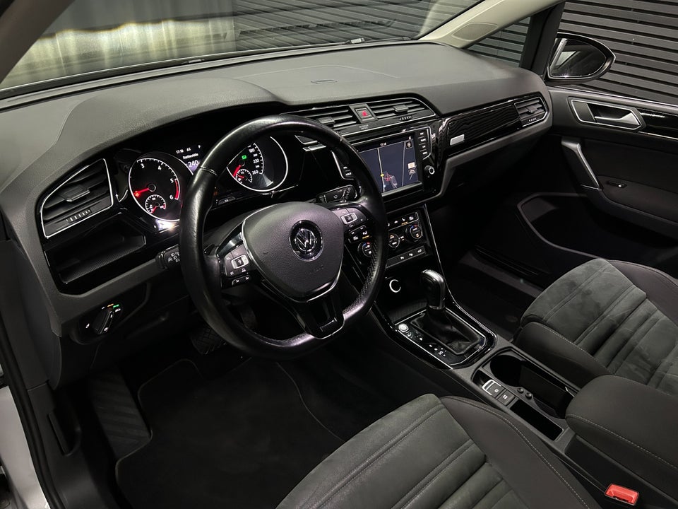 VW Touran 2,0 TDi 190 R-line DSG 5d