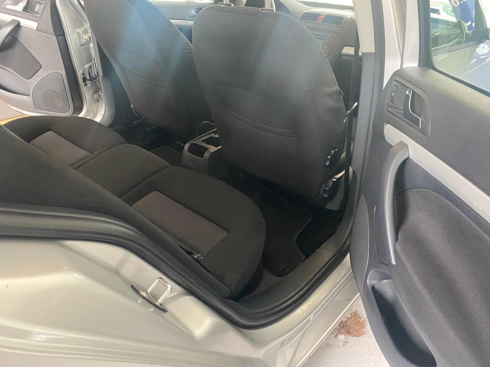 Skoda Octavia 1,6 FSi Ambiente 5d