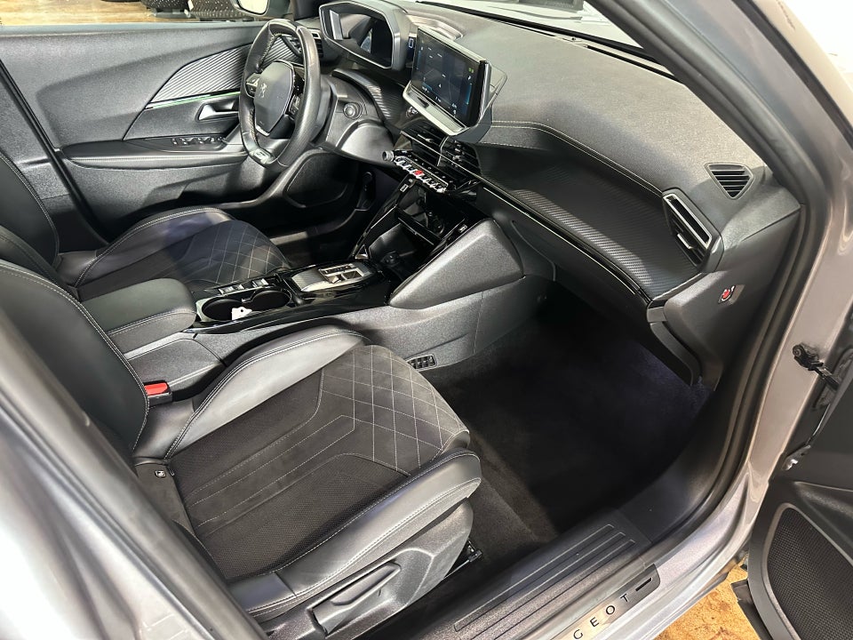 Peugeot e-2008 50 GT Sky 5d