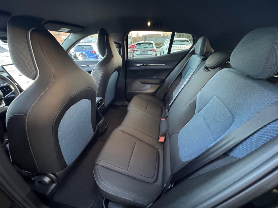 Volvo EX30 Twin Performance Plus 5d