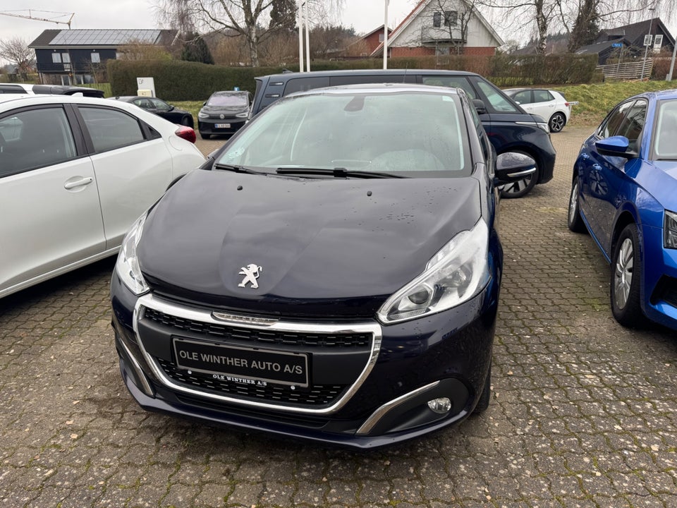 Peugeot 208 1,5 BlueHDi 100 Signature Sky 5d