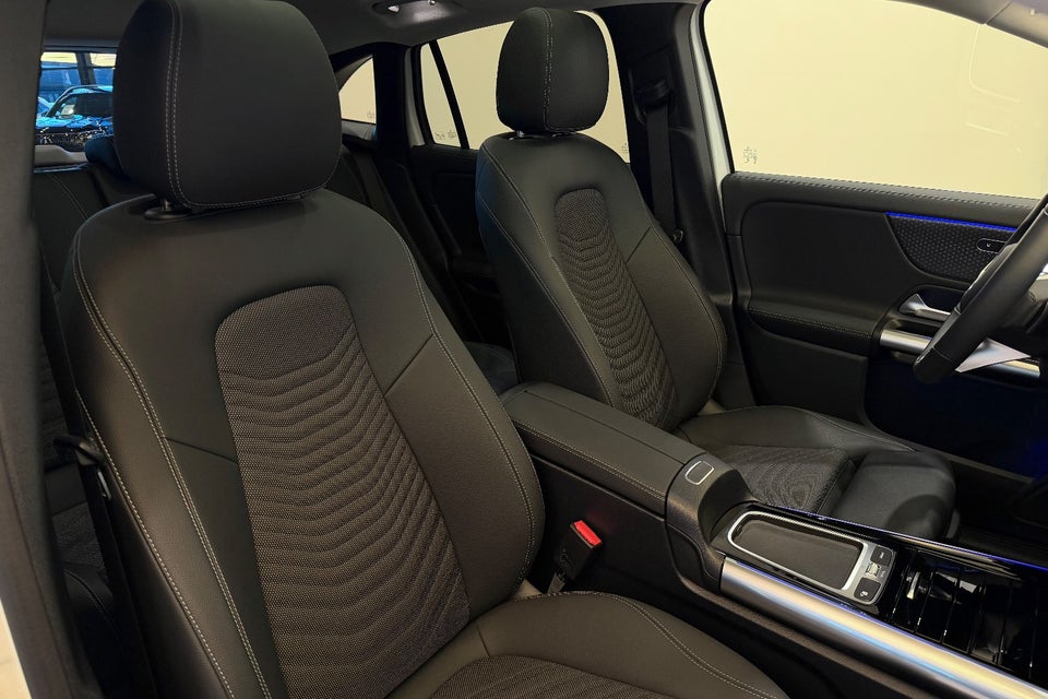 Mercedes EQA300 Progressive 4Matic 5d