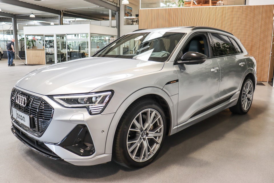Audi e-tron 55 S-line quattro 5d