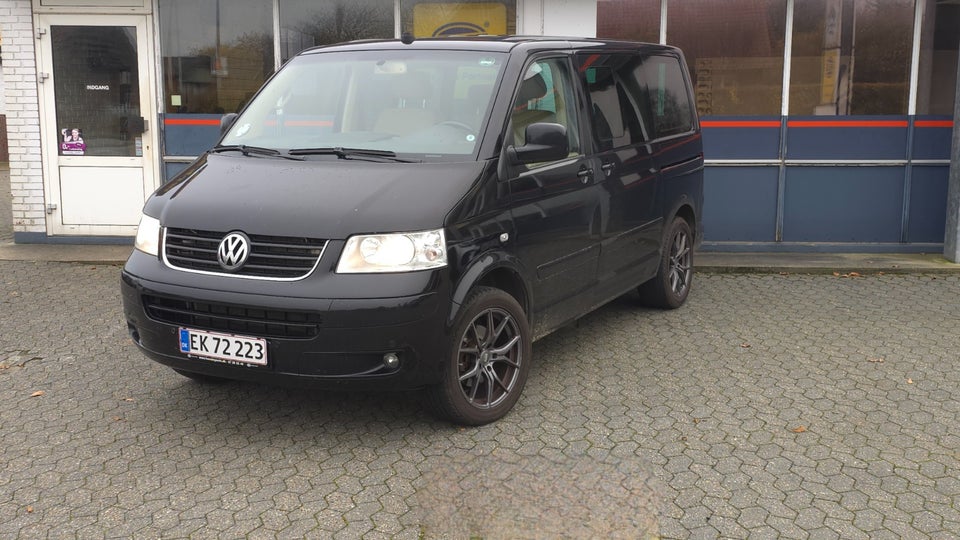 VW Multivan 2,5 TDi 174 Highline 5d