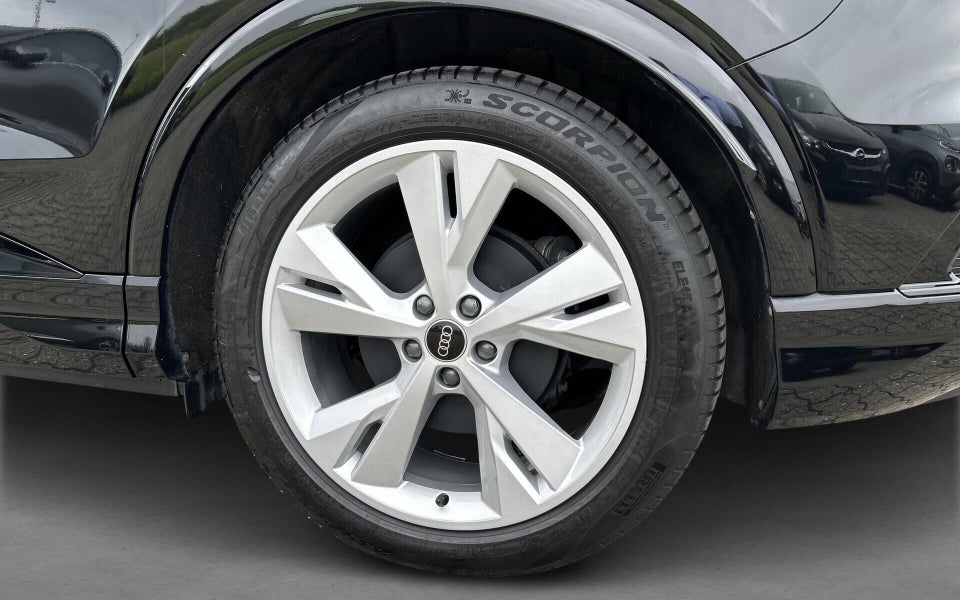 Audi Q4 e-tron 45 S-line quattro 5d