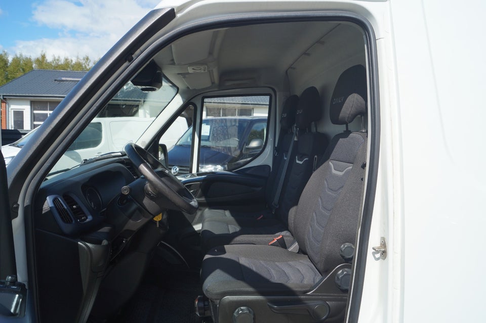 Iveco Daily 2,3 35S16 12m³ Van AG8