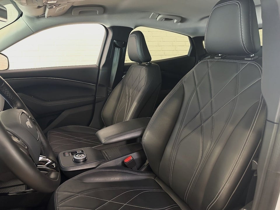 Ford Mustang Mach-E 68 Standard Range 5d