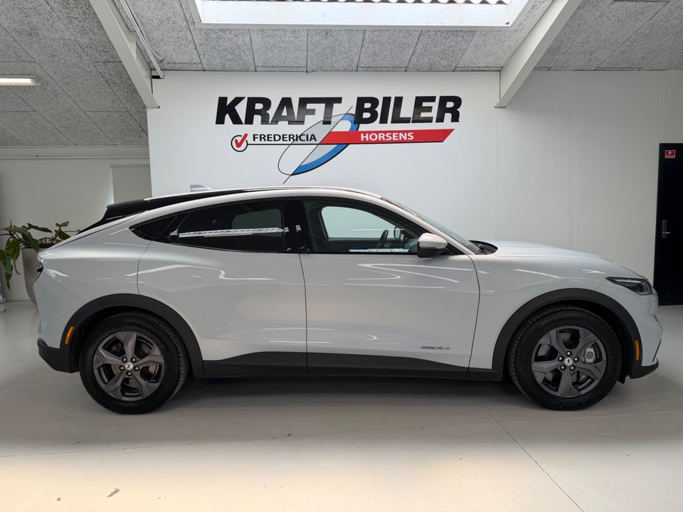 Ford Mustang Mach-E 70 Standard Range 5d