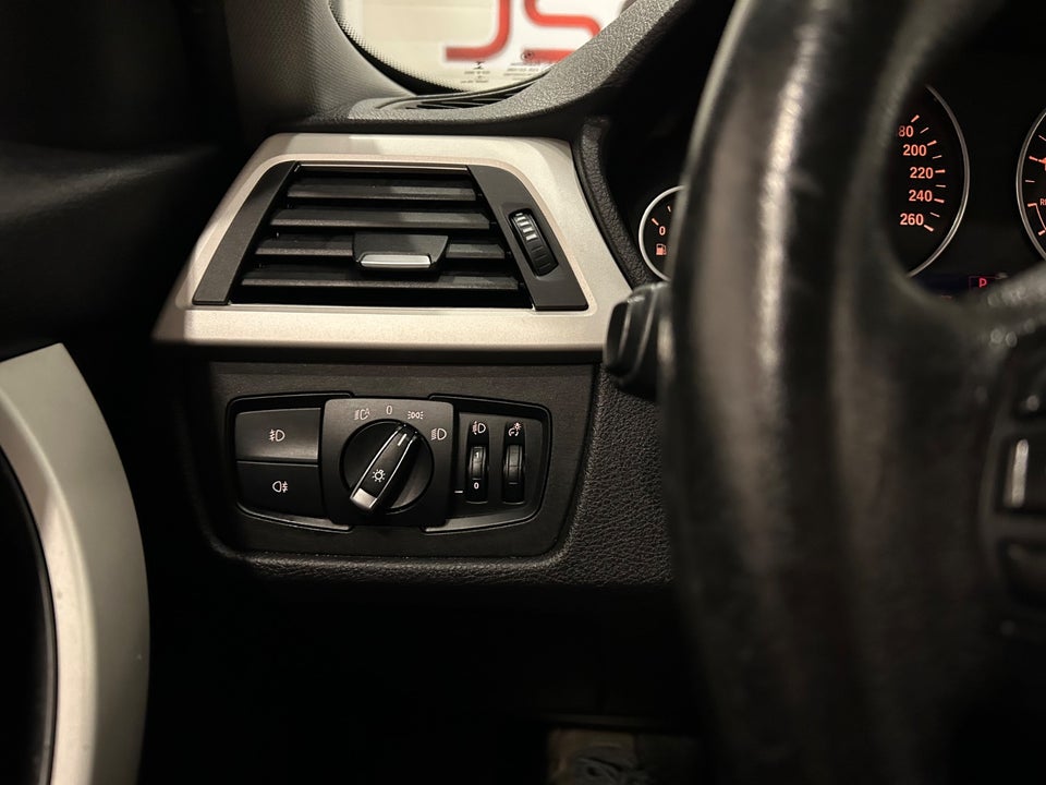 BMW 320i 2,0 Touring aut. 5d