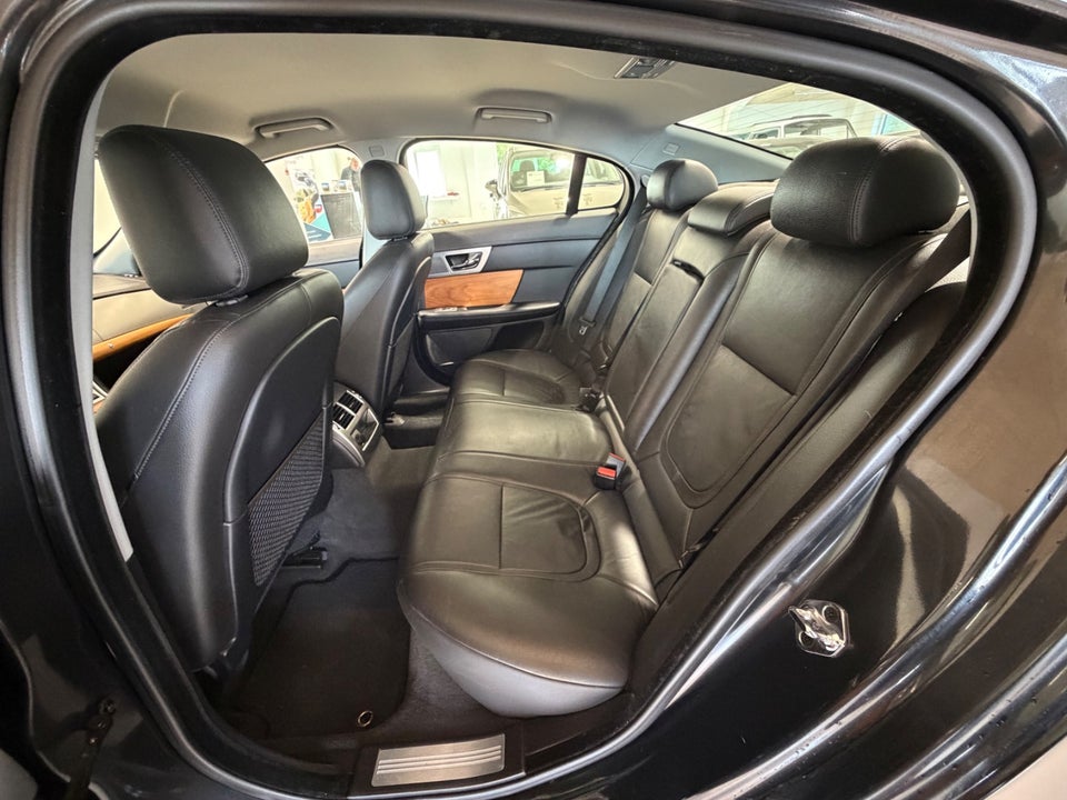 Jaguar XF 2,2 D 163 Luxury aut. 4d