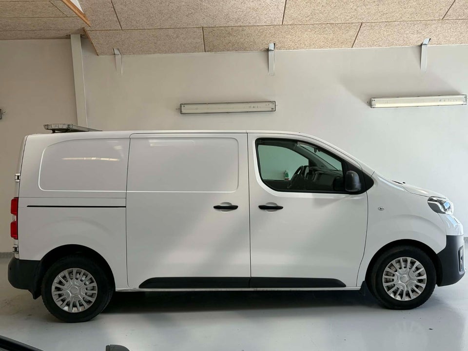 Toyota ProAce 2,0 D 122 Medium Comfort Master aut. 5d