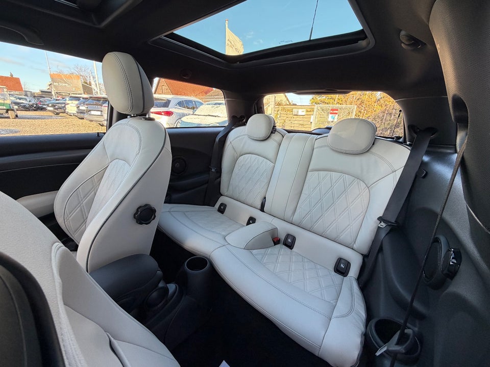 MINI Cooper SE Maximise 3d