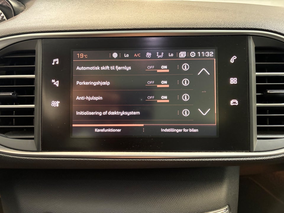 Peugeot 308 1,2 e-THP 130 Allure Sky SW EAT6 5d