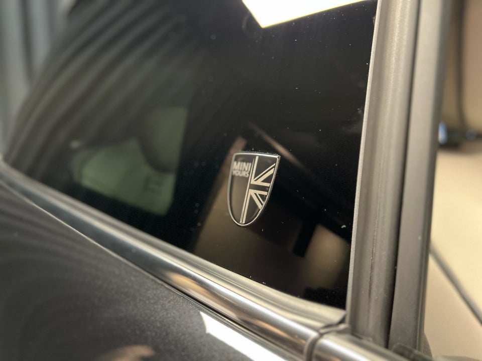 MINI Cooper SE Yours Lounge 3d