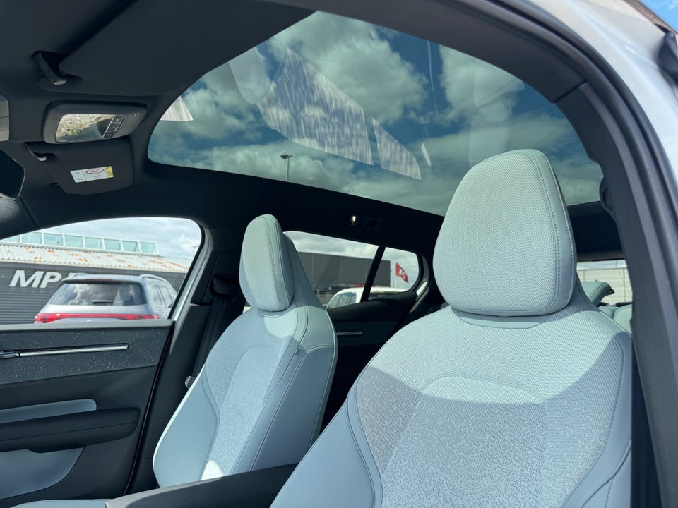 Volvo EX30 Twin Performance Plus 5d