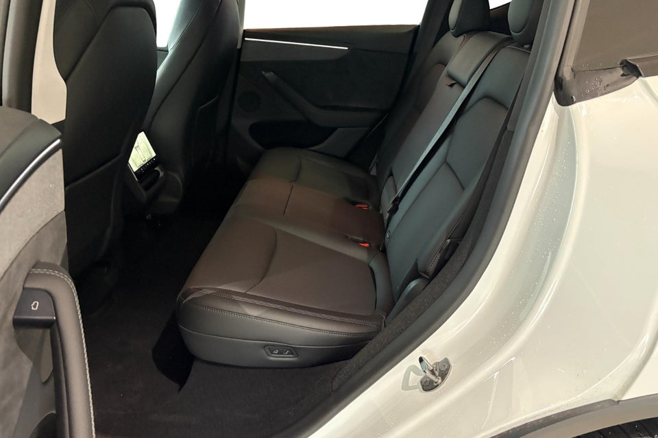 Tesla Model Y Long Range AWD 5d