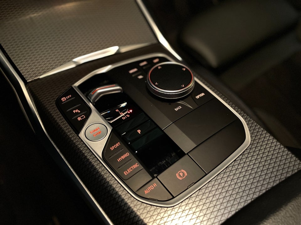 BMW 330e 2,0 Touring M-Sport aut. 5d