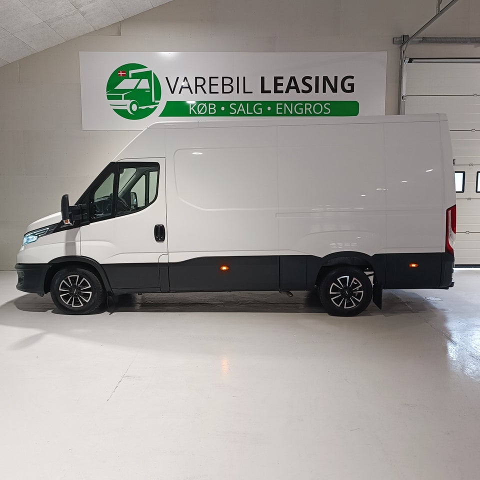 Iveco Daily 2,3 35S16 12m³ Van AG8