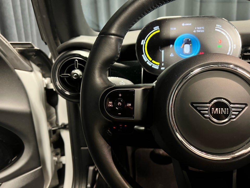 MINI Cooper SE Classic Trim 3d