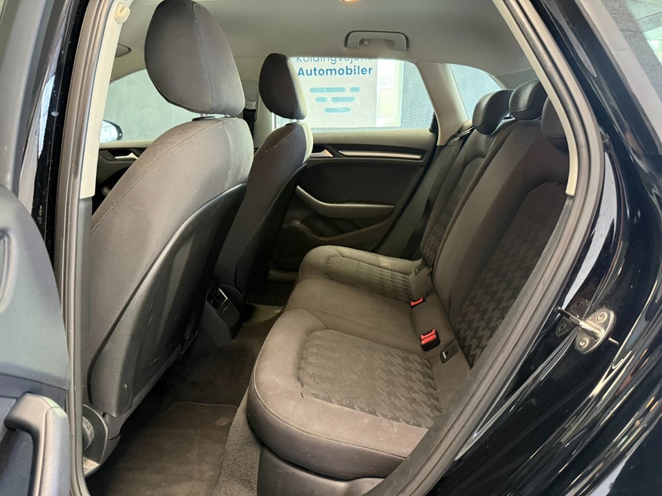 Audi A3 1,6 TDi 110 Ultra Attraction 4d