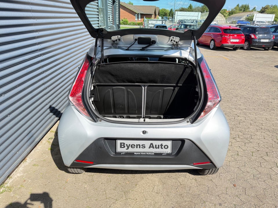 Toyota Aygo 1,0 VVT-i x-play 5d