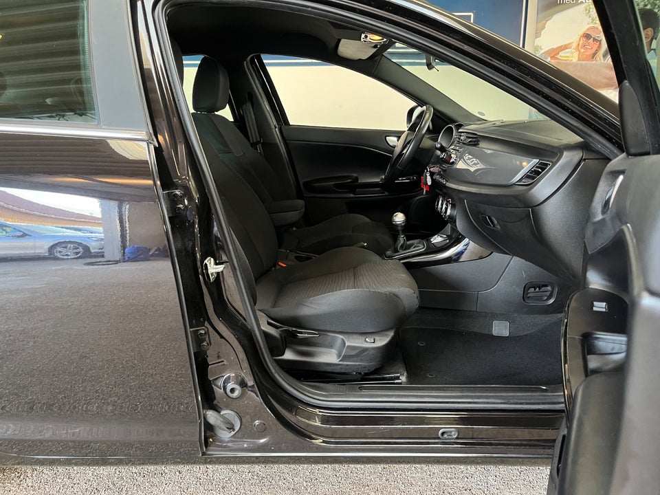 Alfa Romeo Giulietta 1,4 Turbo 120 Distinctive 5d