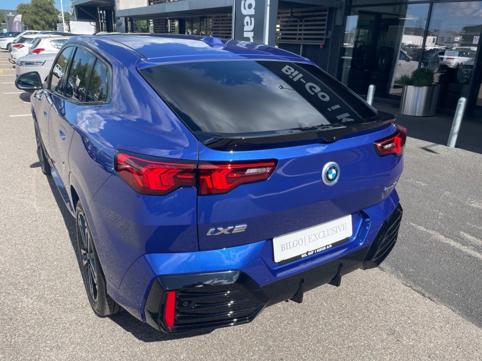 BMW iX2 eDrive20 Fully Charged M-Sport 5d