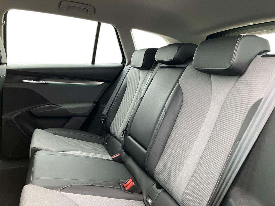 Skoda Enyaq 60 iV Loft 5d