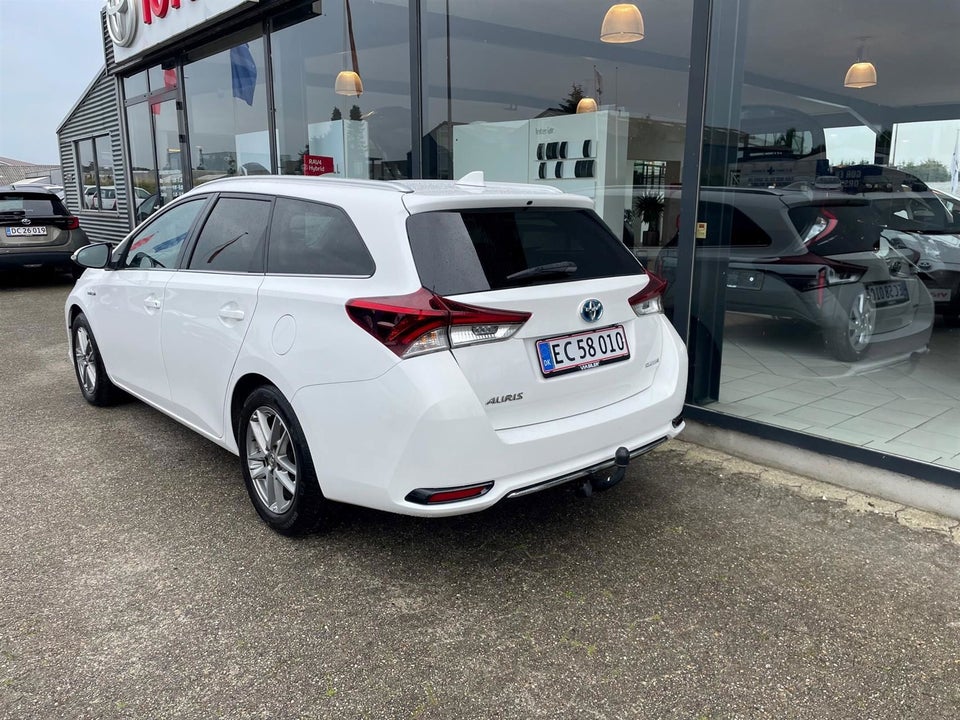 Toyota Auris 1,8 Hybrid H2 Comfort Touring Sports CVT 5d