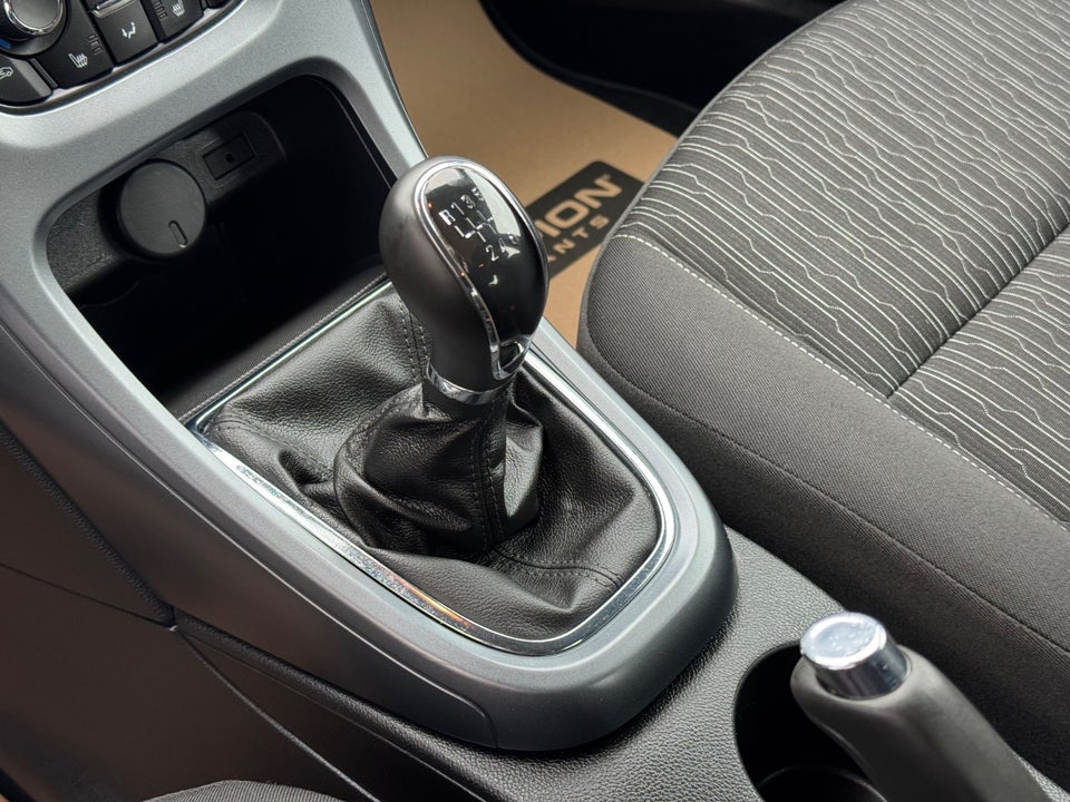 Opel Astra 1,4 T 140 Enjoy 4d