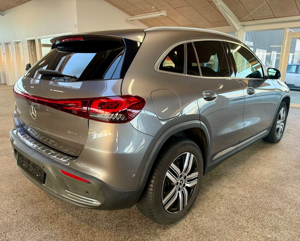 Mercedes EQA300 4Matic 5d