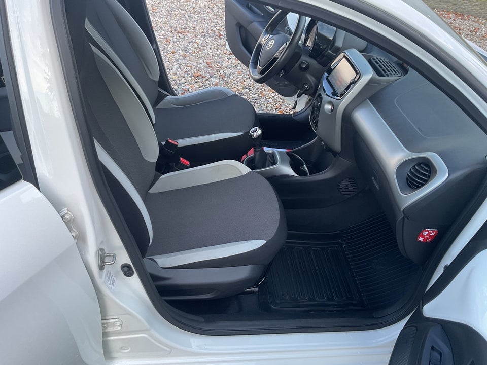 Toyota Aygo 1,0 VVT-i x-play x-touch 5d