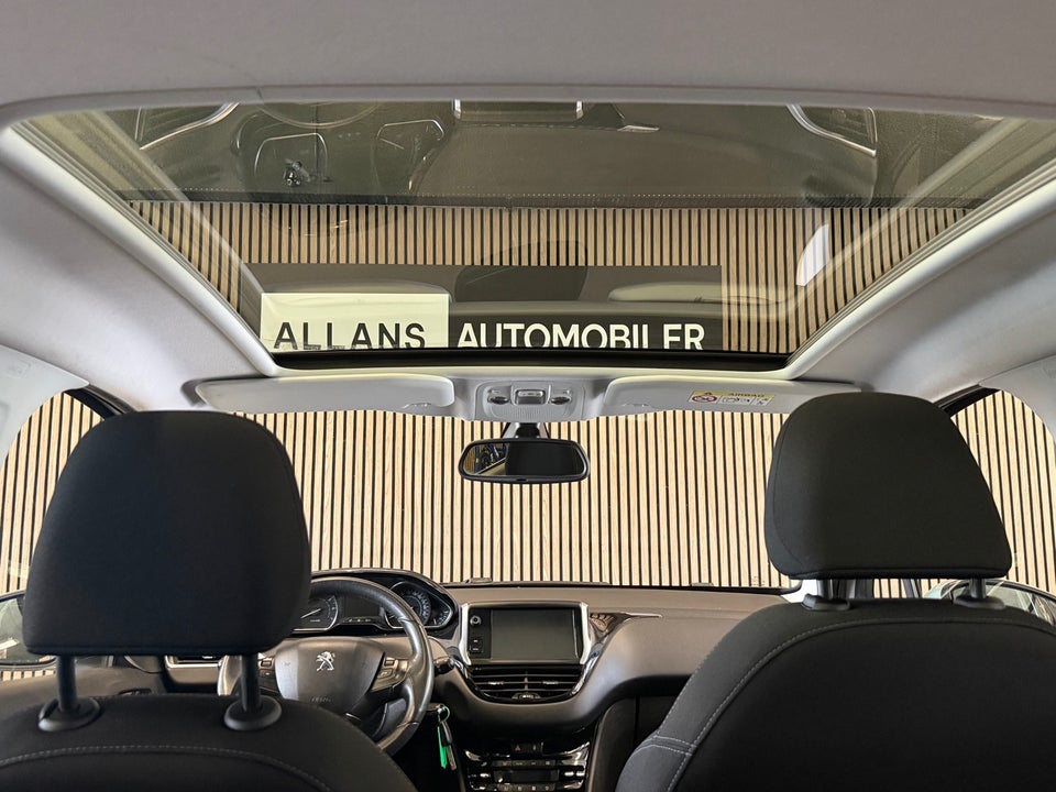Peugeot 208 1,2 VTi Allure Sky 5d