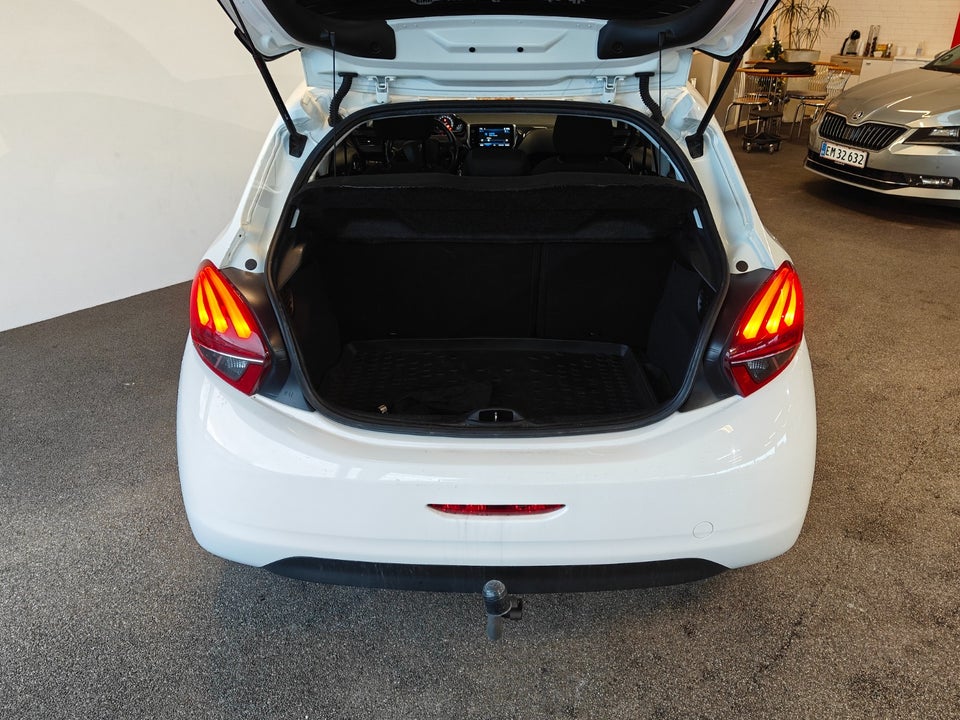 Peugeot 208 1,6 BlueHDi 100 Envy Sky 5d