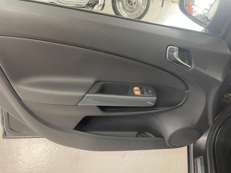 Opel Corsa 1,4 16V Cosmo 5d