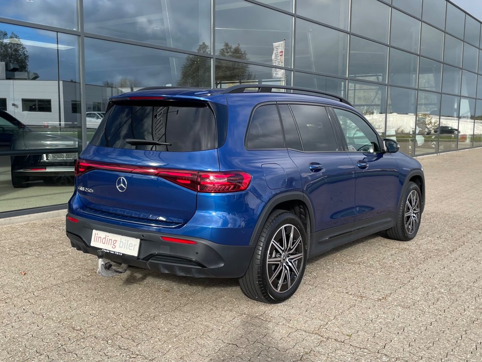 Mercedes EQB250+ AMG Line 5d