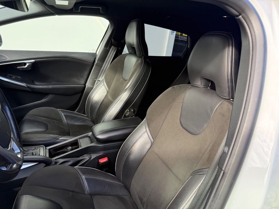 Volvo V40 2,0 T4 190 R-Design 5d
